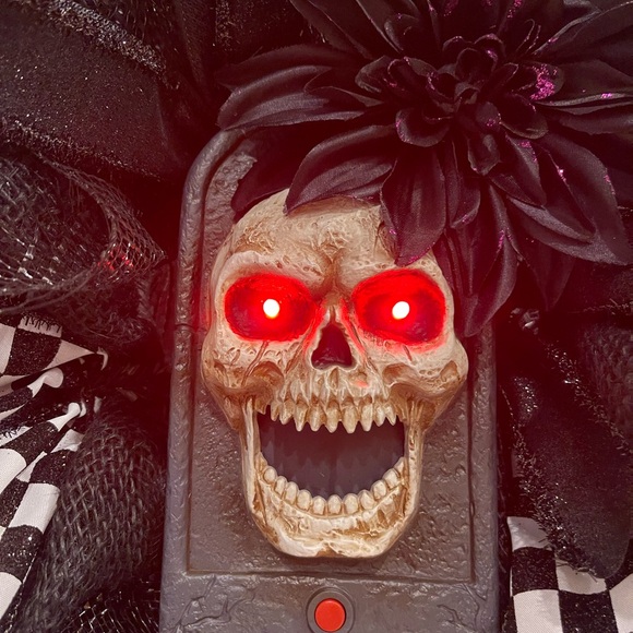 Halloween Wreath, Spooky Wreath, Skeleton Wreath, Talking Halloween Decor - Picture 3 of 6